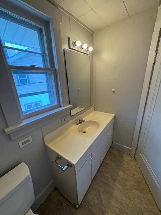 Building Photo - 1516 Bayer Ave