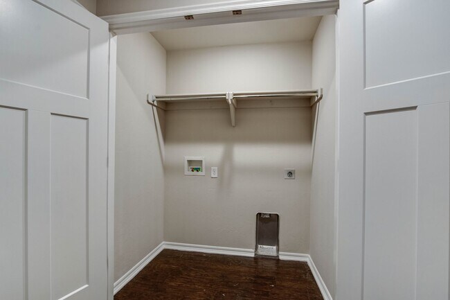 Building Photo - 8815 SW 45th St