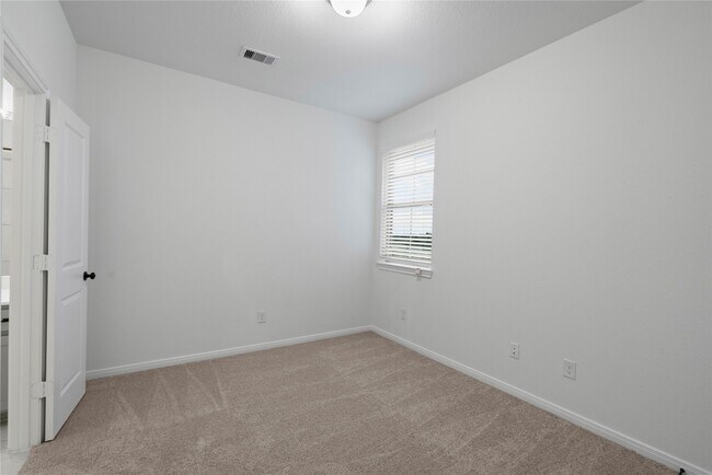 Building Photo - 631 Silver Pear Ct