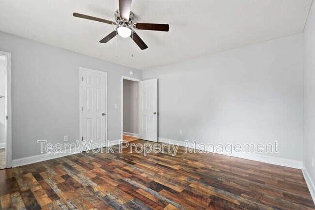 Building Photo - 313 Clearwater Dr