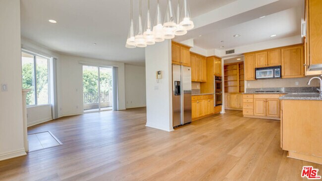 Building Photo - 4100 Wilshire Blvd