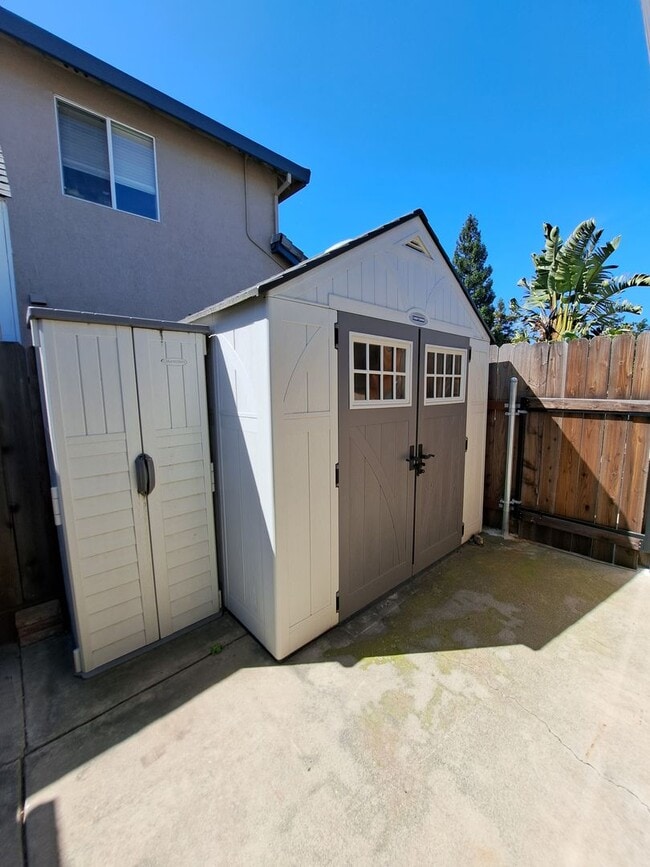 Building Photo - 354 Bradley Dr
