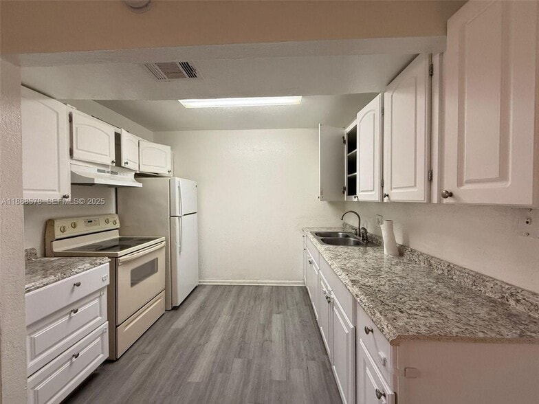 Building Photo - 5970 NW 28th St