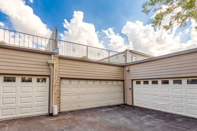 Building Photo - ALAMO HEIGHTS  |  TOWNHOME  |  REMODELED  |  HUGE TERRACE