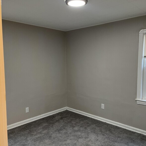 Building Photo - 25731 Forestview Ave