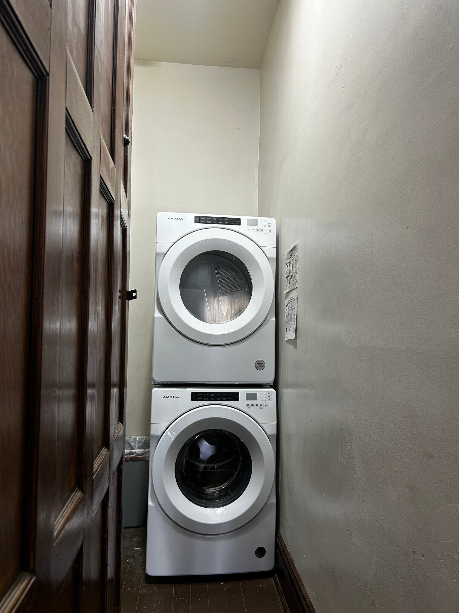 Shared laundry unit - 109 Sedgwick St