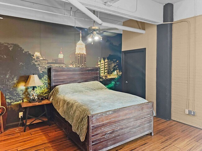 Building Photo - Modern Downtown Condo with Stunning City V...