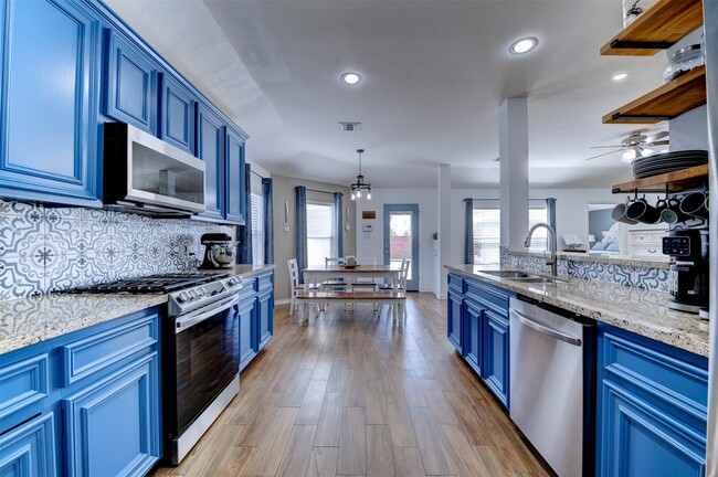 Building Photo - 1423 Sand Lake Ln