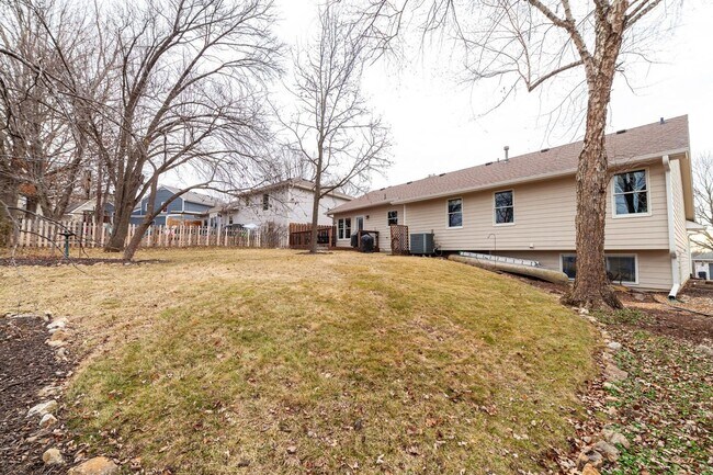 Building Photo - Single Family Home - Available For Rent!