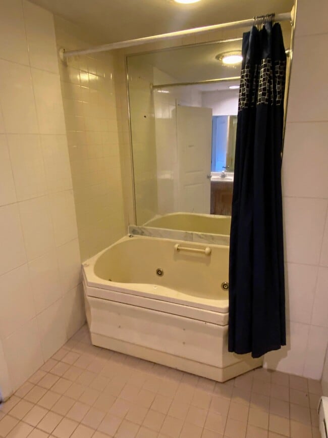 Building Photo - Chestnut Grove Village 11