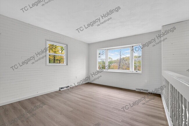 Building Photo - 320 Diamond Ave