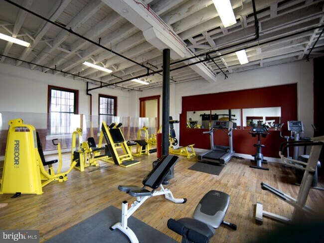 Building Photo - 200 Lincoln Ave