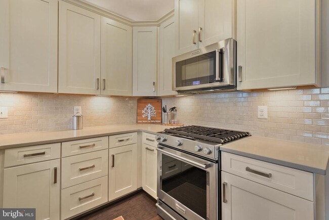 Building Photo - 813 Rockwell Ave