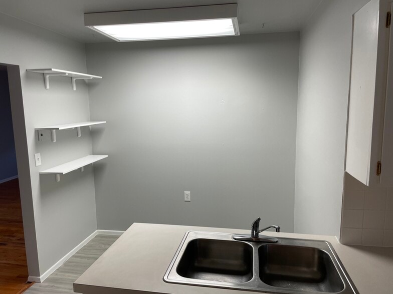 Kitchen 7 - 3011 N Stout Rd