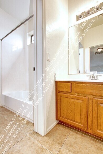 Building Photo - 935 E Blue Spruce Ln