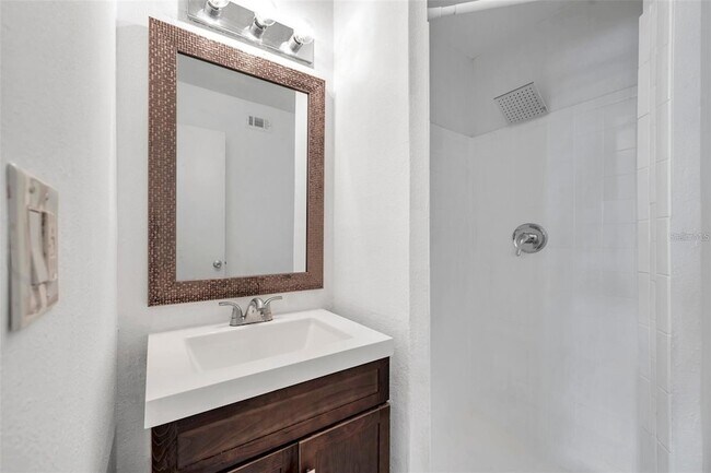 Building Photo - 108 Pompano Dr SE