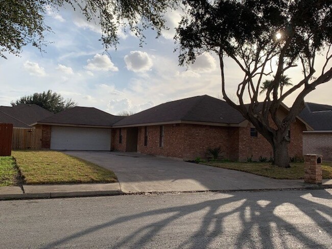 Primary Photo - 3005 Pelican Ave