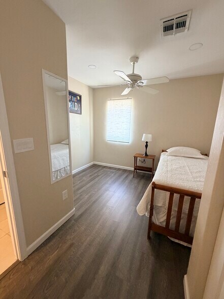 bedroom 3 - 1214 E Elm St