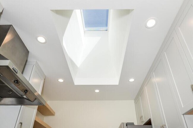 Building Photo - 1009 S Norfolk St