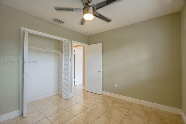 Building Photo - 120 Royal Palm Rd