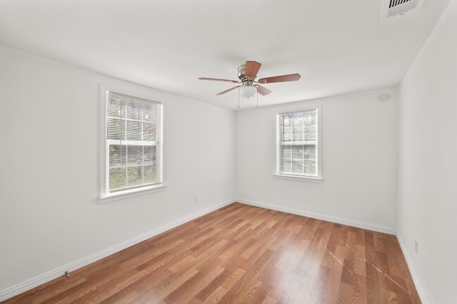 Building Photo - 502 Milam Ave