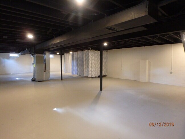 Building Photo - 39 Gloria Ave
