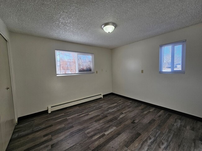 Building Photo - 904 Spartan Dr