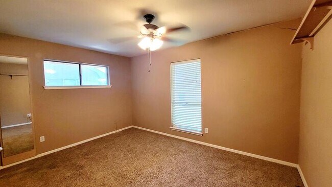 Building Photo - Stanford St 3102 - A