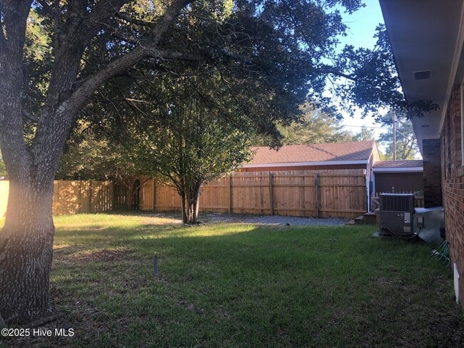 Building Photo - 3223 Chalmers Dr