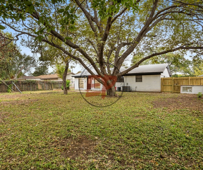 Building Photo - 401 Carver Ave