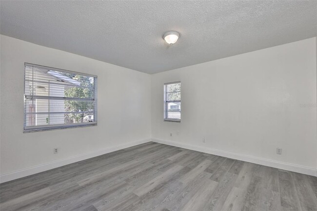 Building Photo - 11507 Valencia Dr