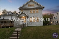 Building Photo - 3241 Cherry St