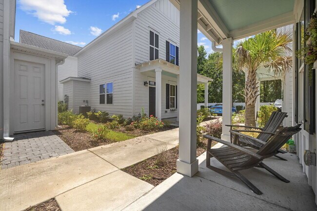 Building Photo - Fully Furnished Home in The Parks