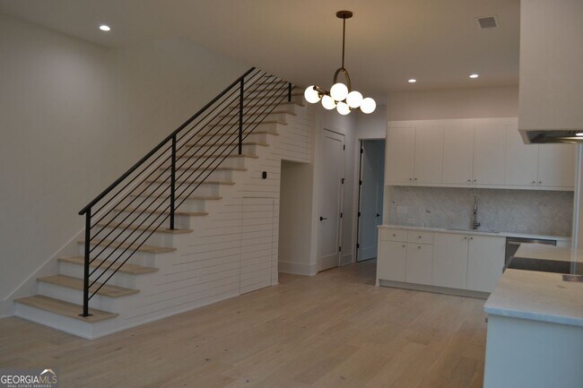 Building Photo - 370 2nd St