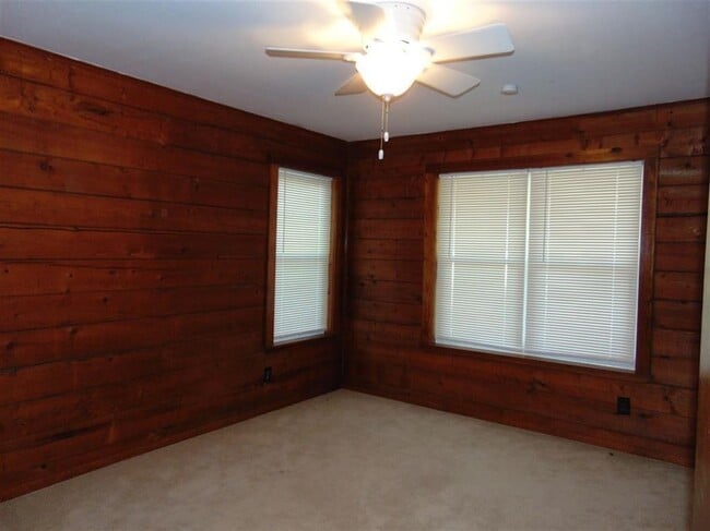 Building Photo - 504 N Chaparral