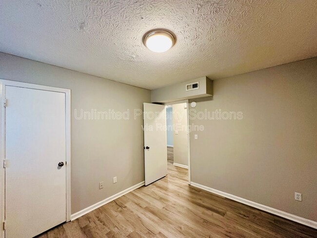 Building Photo - 211 Sunn Aire Ct