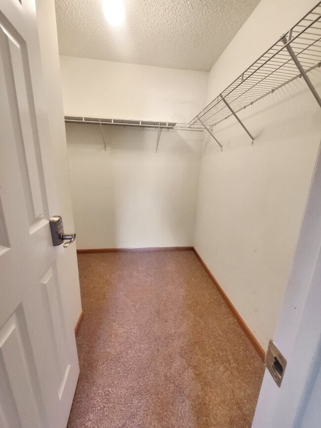 Building Photo - 3BR 2BA End unit Townhome in Stillwater