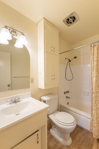 Building Photo - 6900 McQuillan Cir