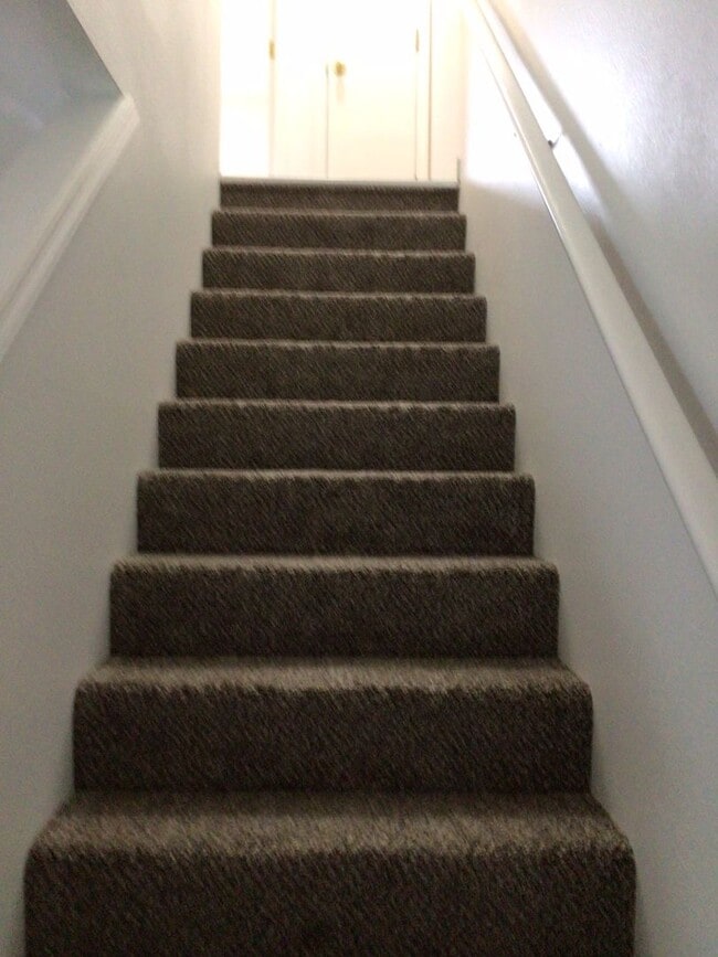 Building Photo - Washougal 2 Bedroom Townhome