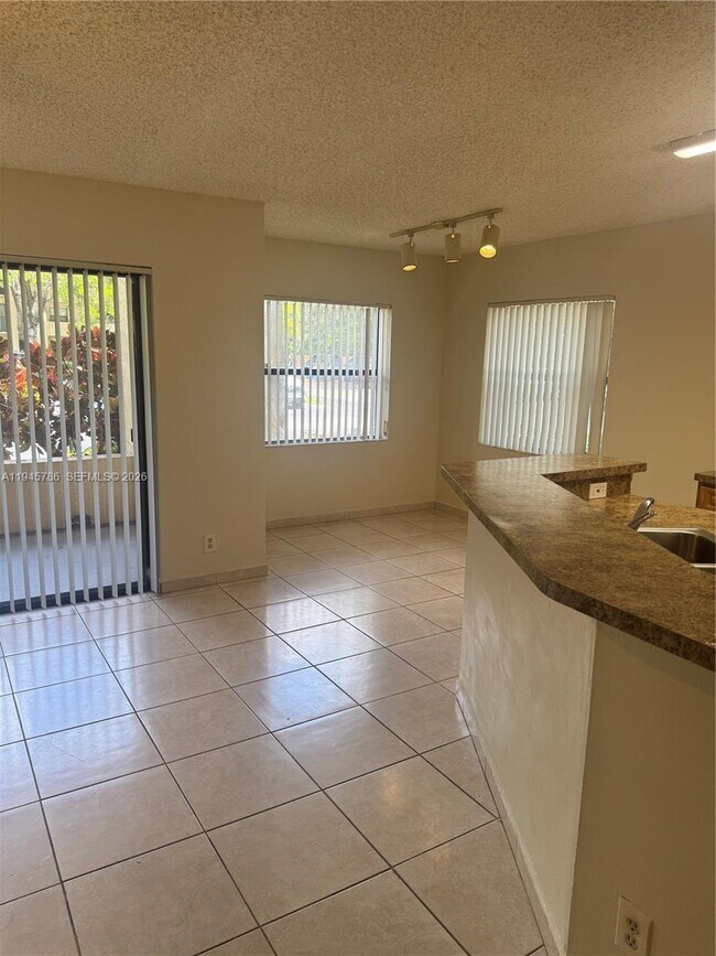 Building Photo - 9999 Summerbreeze Dr