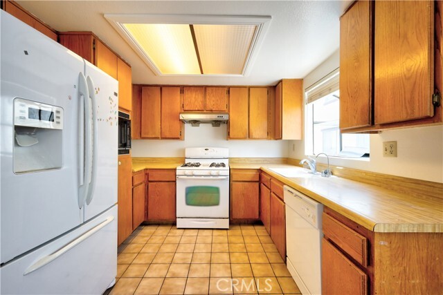 Building Photo - 1290 Elm Ave