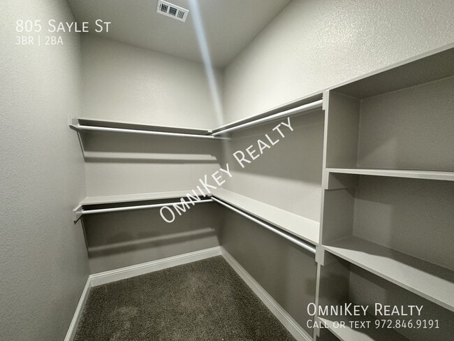 Building Photo - 805 Sayle St