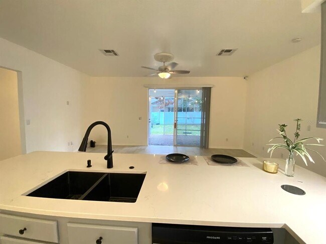 Building Photo - 3837 Fallscrest Cir