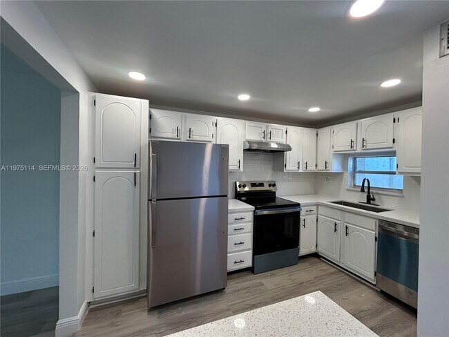 Building Photo - 8962 S Hollybrook Blvd