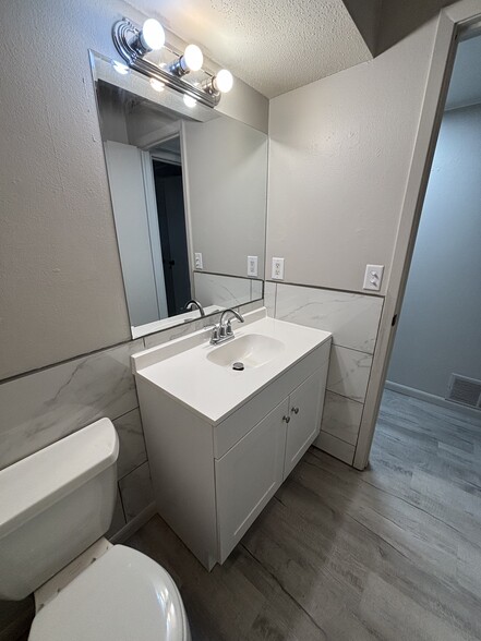 Building Photo - 406 N Main St