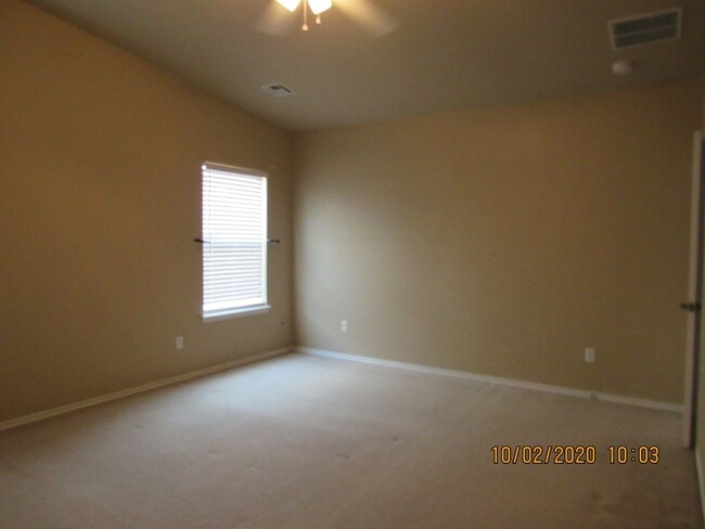 Building Photo - Great Eastside Home!