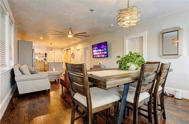 Building Photo - 104 Leah St