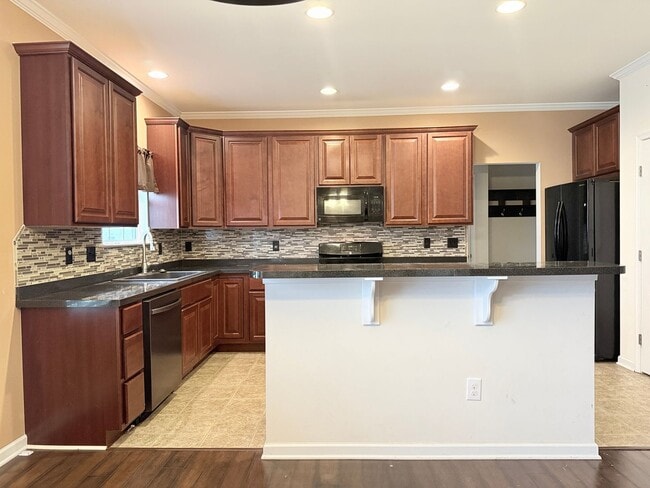 Building Photo - Spacious 3 Bed, 2 Bath Home in Desirable P...