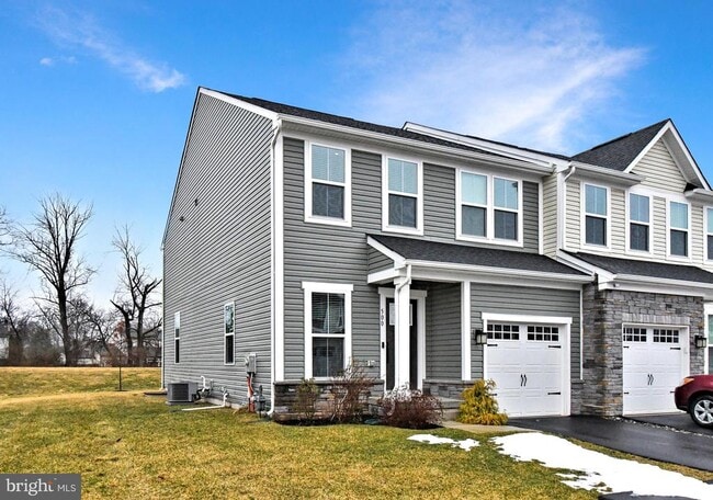 Building Photo - 500 Sterling Dr