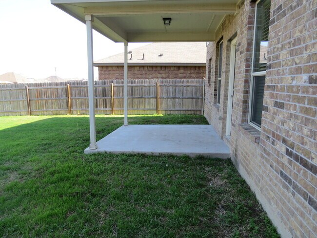 Building Photo - "Spacious 4-Bedroom Killeen Gem with Elega...